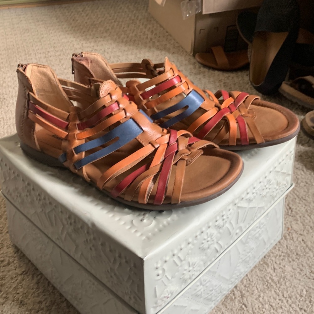 Earth Bonfire Sandals in sand brown multi